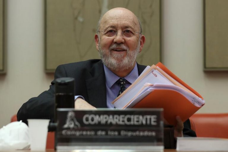 El CIS defiende que la prohibición de publicar encuestas 5 días antes de las elecciones no impide realizarlas