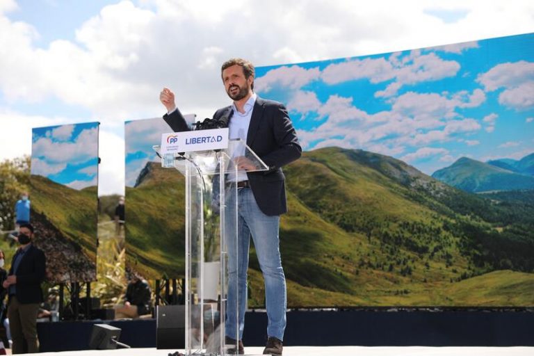 Casado exige a Sánchez que se asuman responsabilidades políticas por caso de «matones» que «patearon» a policías