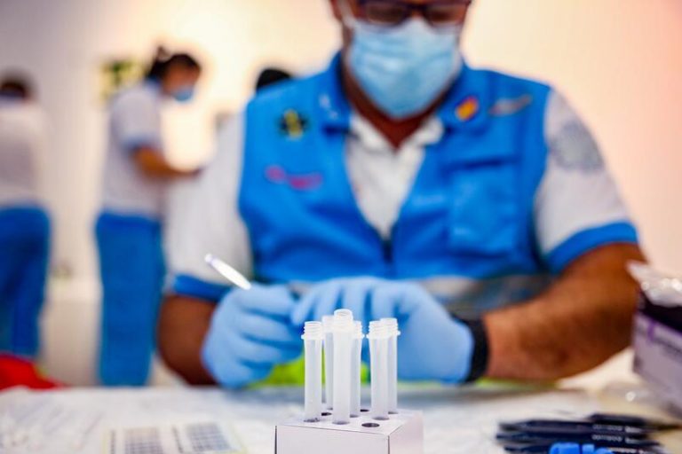 Madrid aplica desde hoy restricciones en 16 zonas y dos municipios