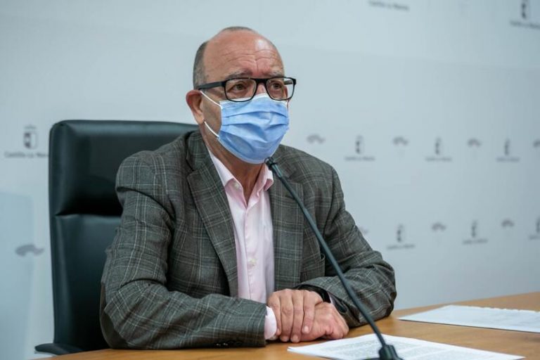 Castilla-La Mancha adelantará la segunda dosis de la vacuna a interinos aspirantes a oposiciones