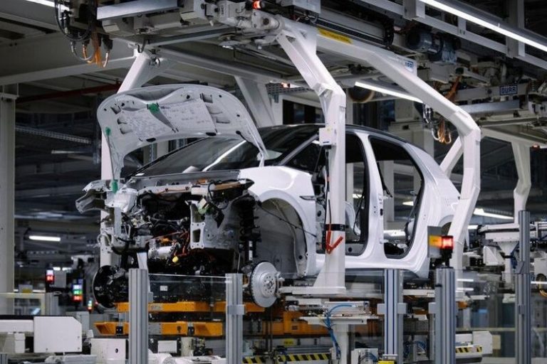 La producción industrial se dispara un 15,1% en marzo, su mayor alza en 24 años