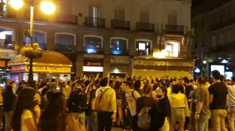 Madrid ‘celebra’ la primera noche sin estado de alarma: «El resultado nos da igual»