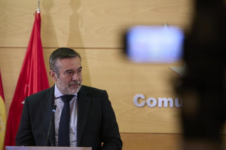 Madrid: «No podemos cerrar a miles de habitantes por cientos de jóvenes»