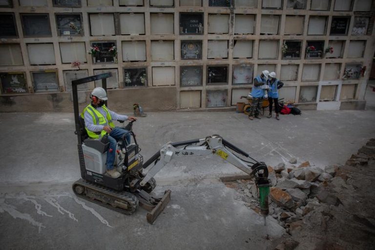 Finaliza la excavación en Montjuïc sin encontrar restos del poeta cubano Pablo de la Torriente