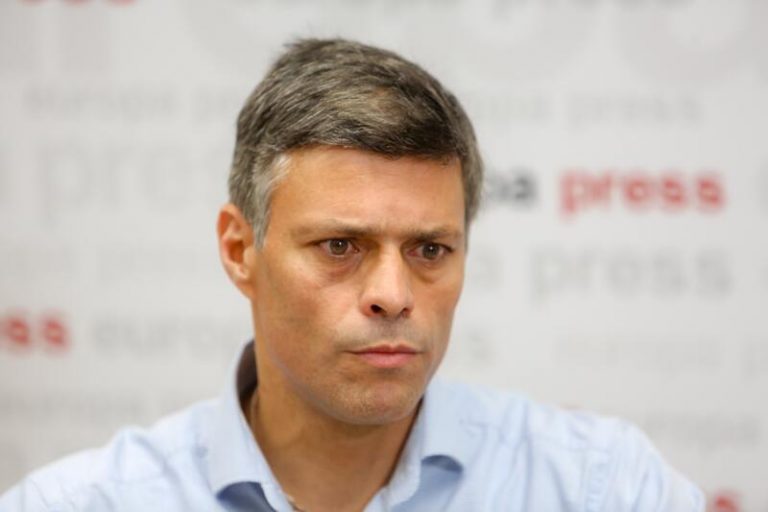 Leopoldo López se pone «a disposición de la Justicia» española