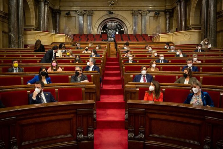 El Parlamento catalán deja a Vox sin el senador autonómico que le correspondía