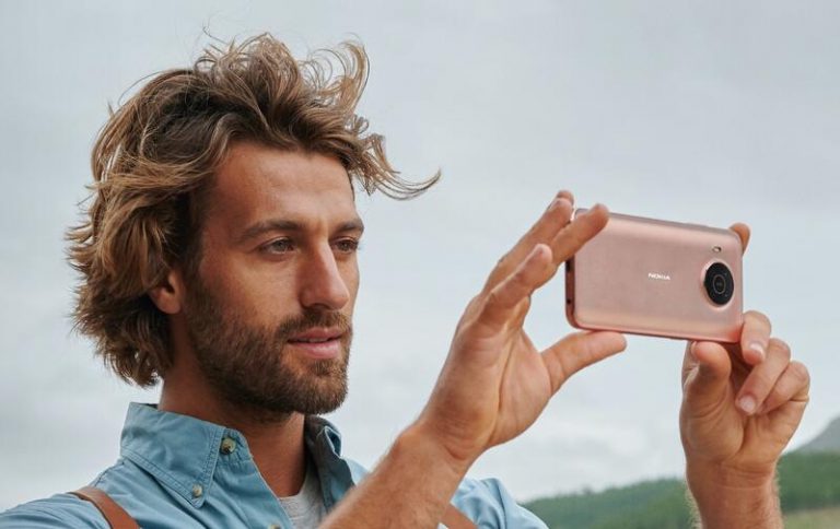 El uso del ‘smartphone’ aumenta un 102% en la última década en España