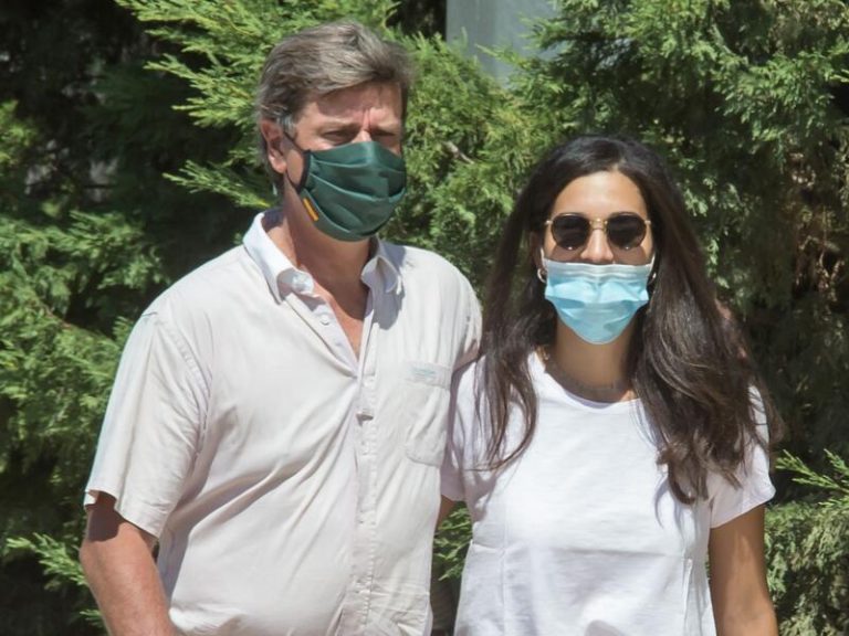 Bárbara Mirjan, incondicional apoyo de Cayetano Martínez de Irujo en su último ingreso hospitalario