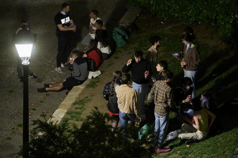 Viernes y sábado de San Isidro acaban con 666 multas por botellón y 300 por no usar mascarillas