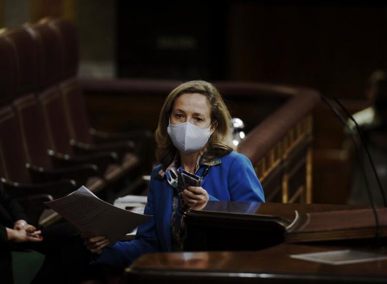 Calviño dice que España está «en transición» hacia una «fuerte recuperación»
