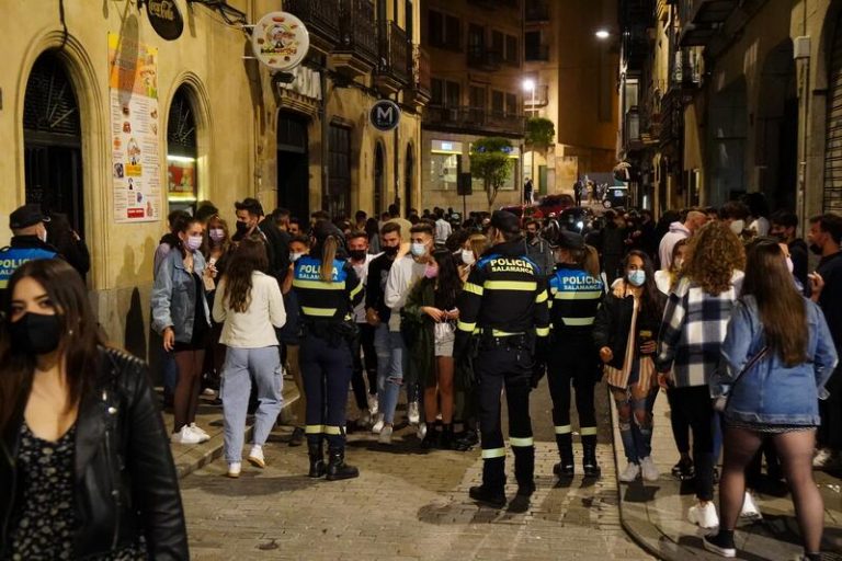 El ocio nocturno insiste en su reapertura «urgente» tras otro fin de semana de botellones y fiestas