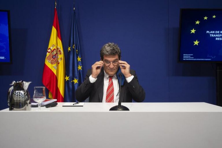 Escrivá cree que habrá «muy pocos» ERTE que pasen a ERE