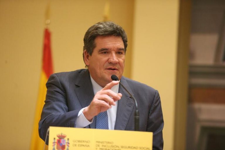 Escrivá asegura que 2 de cada 3 autónomos pagarán menos cotizaciones con su reforma