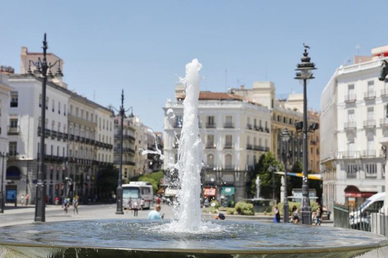 El tiempo casi veraniego seguirá en el sur y estará algo más fresco en el norte
