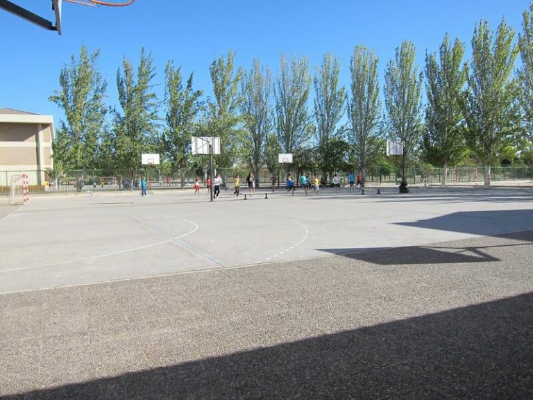 Andalucía pide permitir no llevar mascarilla durante los recreos y educación física
