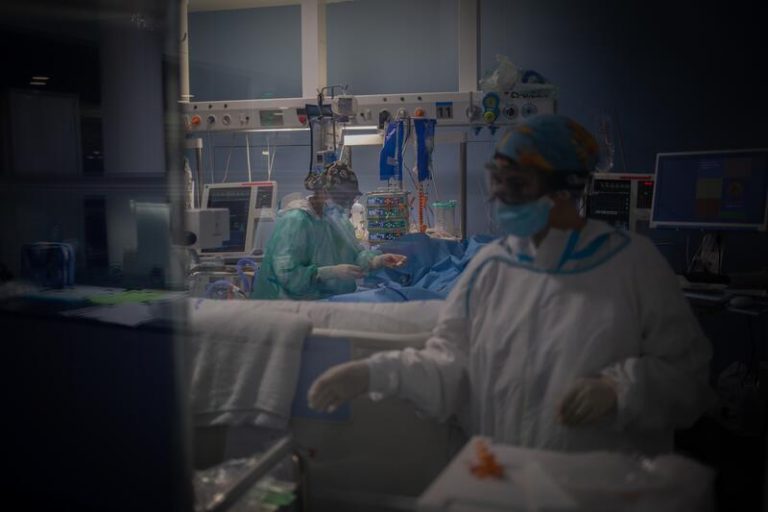 Cataluña registra 1.185 casos y 12 muertes en las últimas 24 horas