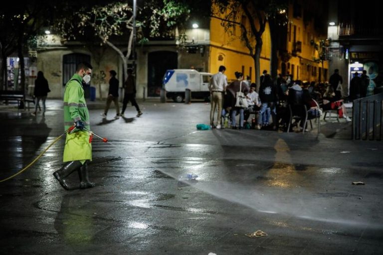 Desalojadas casi 4.000 personas por aglomeraciones la madrugada del sábado en Barcelona
