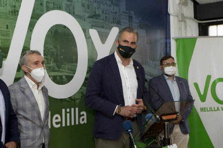 Ortega Smith amenaza a la delegada del Gobierno en Melilla con denunciarla