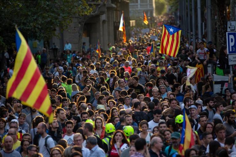 Aumenta el número de catalanes contrarios a la independencia, según el CEO