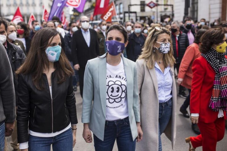 Montero, Belarra y Díaz piden un derecho al aborto «seguro, público y gratuito»