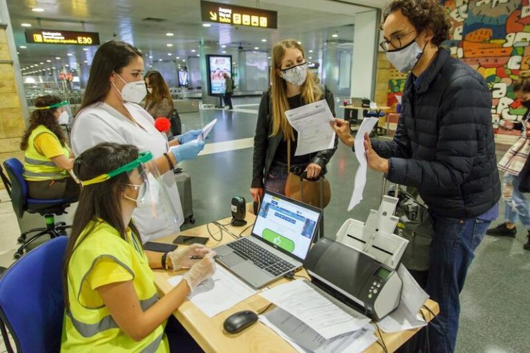 Turistas nacionales vacunados ya no tendrán que presentar una PCR al entrar en Canarias