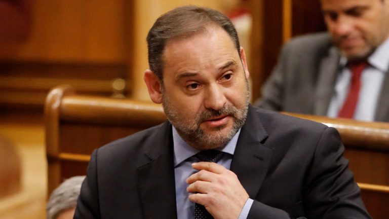 Ábalos reivindica la «potestad del ejecutivo» en los indultos