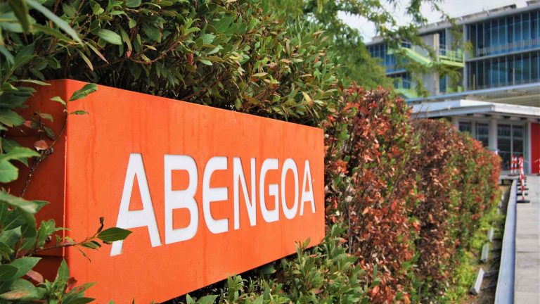 Parlamento andaluz pide la implicación de la Junta para que Abengoa siga en Andalucía