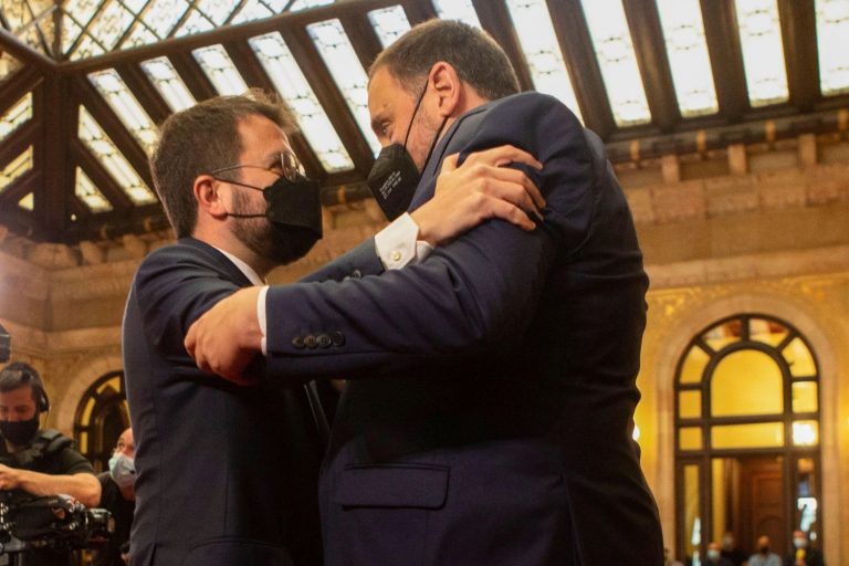 Aragonès grita «Viva Cataluña libre» tras ser investido presidente de la Generalitat