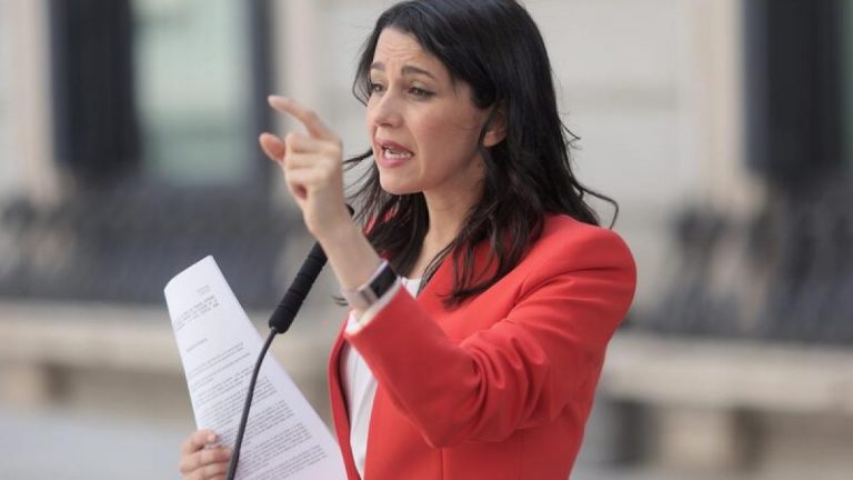 Arrimadas dice que los indultos a los presos del ‘procés’ son «privilegios»