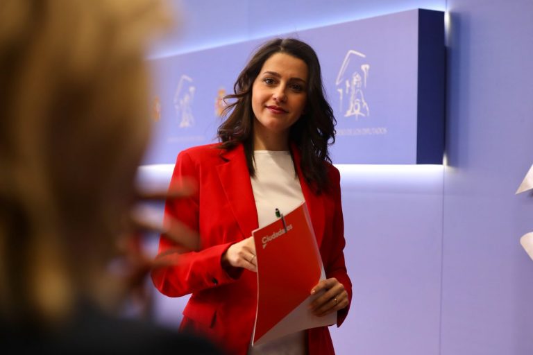 Arrimadas aboga por «seguir cumpliendo» el acuerdo con el PP
