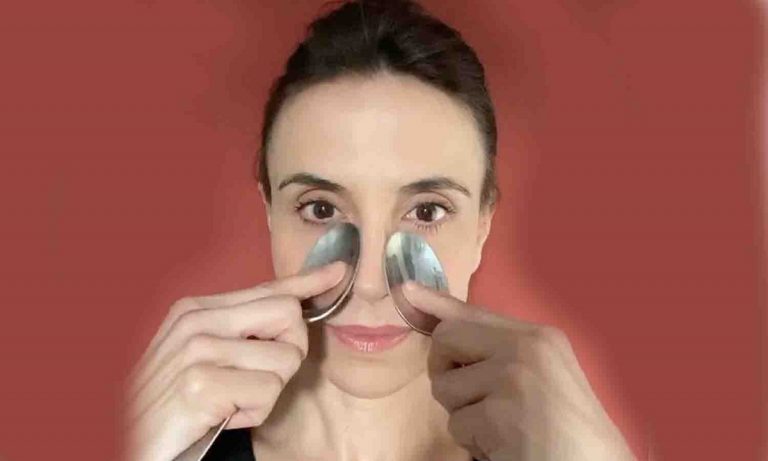 Así se hace el masaje facial más viral de Instagram
