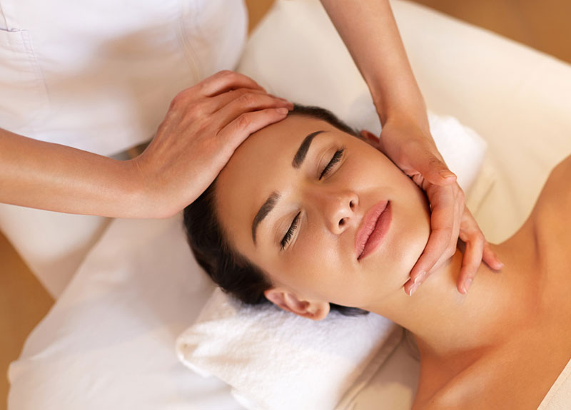 ¿Cuál Es El Truco Viral En Instagram Para Dar Un Masaje Facial?