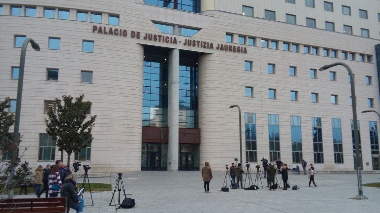 Audiencia de Navarra condena  a un acusado de abusar sexualmente de la hija de su pareja