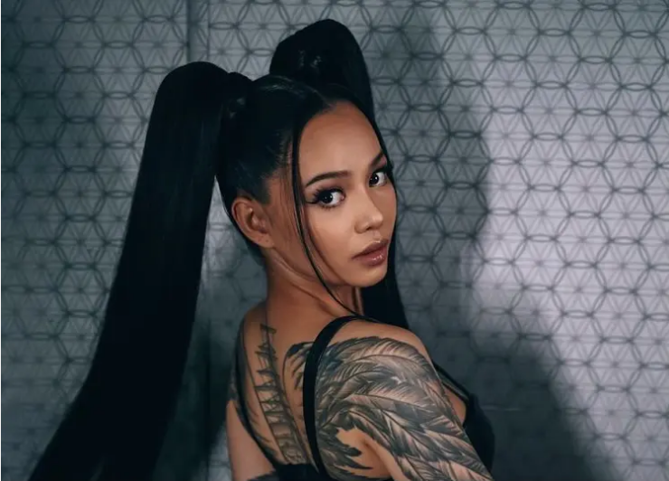 Bella Poarch y ‘Build a Bitch’, el éxito viral del momento