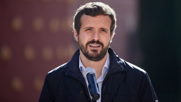 Casado se pregunta «qué pintan ministros manifestándose» el 1 de mayo