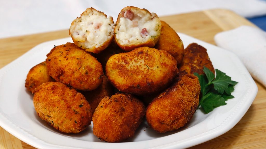 Ingredientes De Nuestras Crujientes Croquetas De Jamón Con Un Rebozado Espectacular.