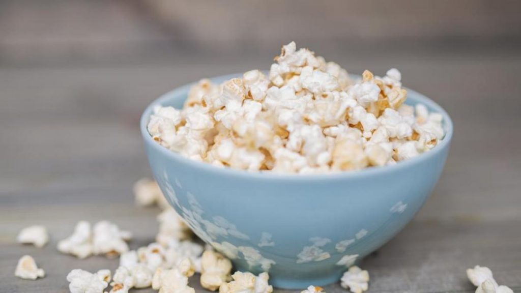¿Comer palomitas me ayuda a bajar de peso?