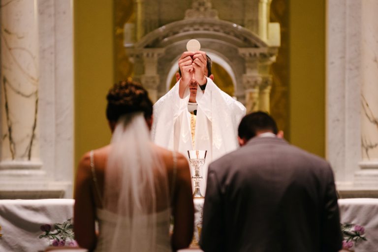 Descienden casi un 30% las bodas por la Iglesia en los últimos cinco años