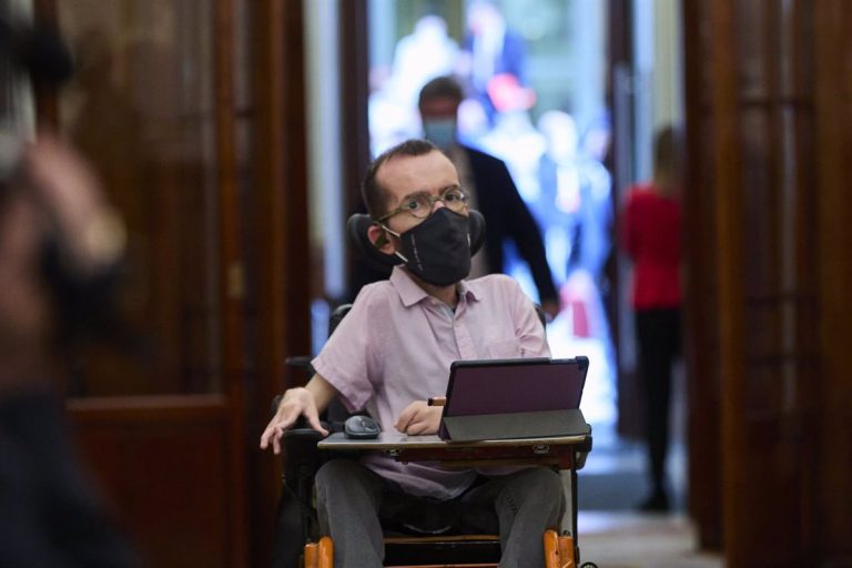 Echenique subraya que es «clarísimo» que Díaz debe liderar Podemos