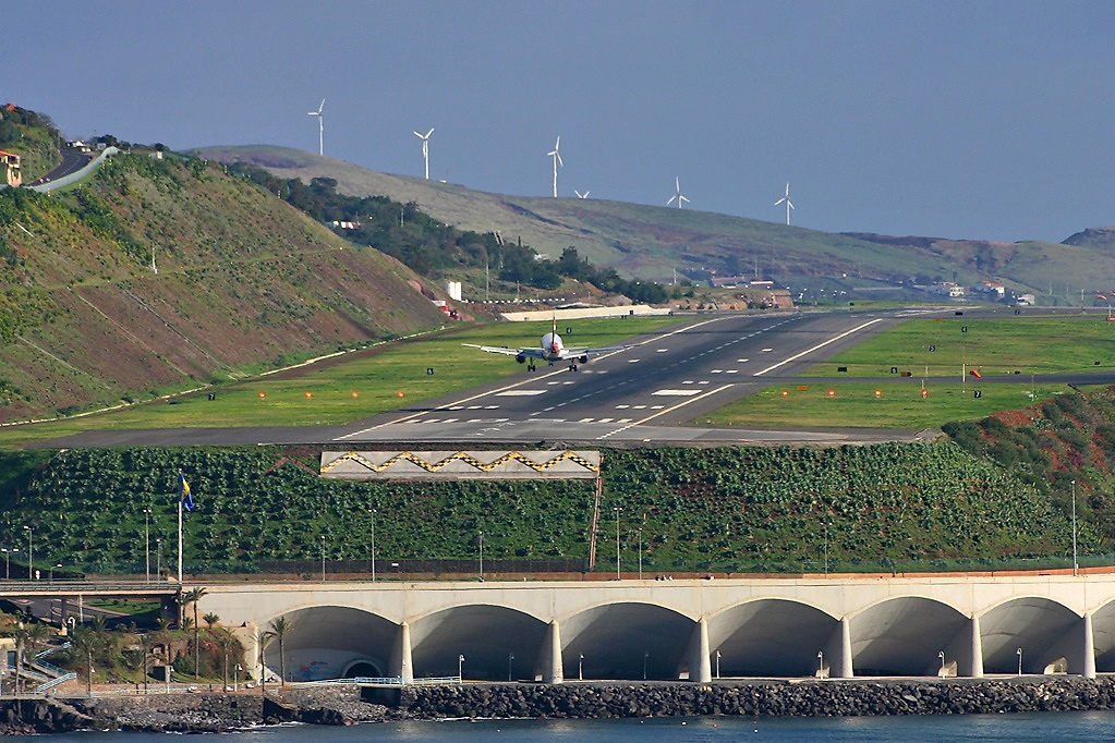 El Aeropuerto Internacional De Madeira, Funchal (Portugal)