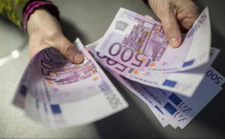 El comercio: Limitar el pago en efectivo perjudicará la recuperación del consumo