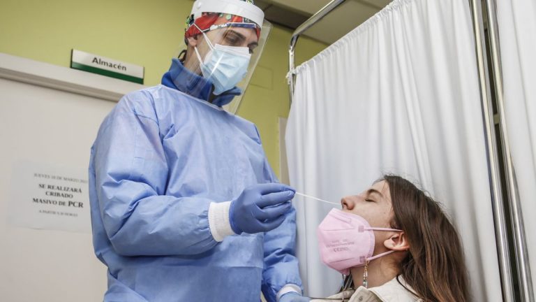 Extremadura registra 43 casos positivos y una persona fallecida
