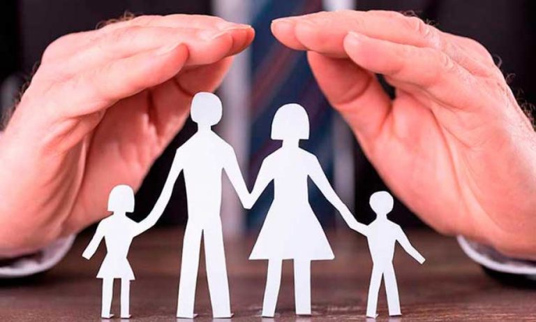 Familias reclaman al Gobierno «medidas urgentes» de apoyo frente a la crisis