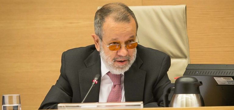 El Defensor del Pueblo ve «indicios de actuación irregular» en el Acuerdo Marco para el suministro de libros