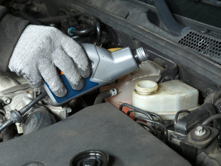 Cómo cambiar el líquido de frenos en tu coche