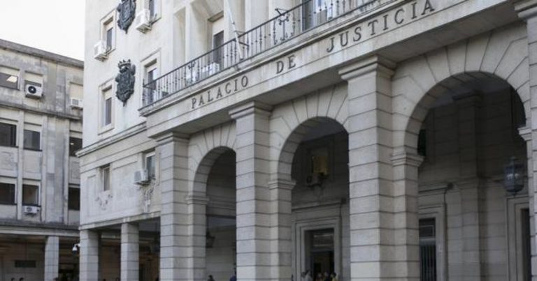 Condenado a 2 años por conducir sin carné, huir y allanar una vivienda en Sevilla
