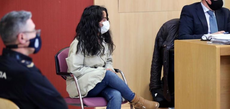 La acusada de assinar a su bebé en Gijón de 53 puñaladas reconoce los hechos