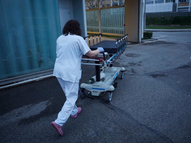 La mitad de los hospitalizados en Navarra tienen menos de 53 años