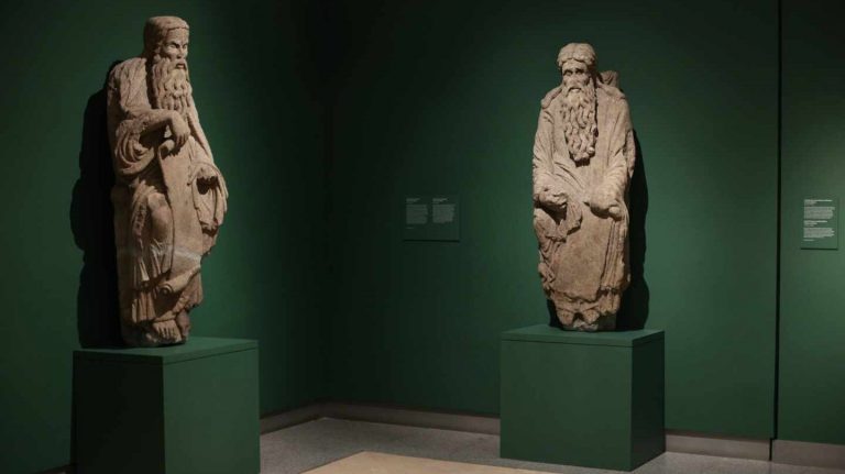Los Franco solicitan retirar de Meirás las estatuas del Mestre Mateo