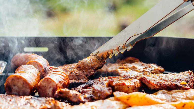 Los trucos más efectivos para preparar una barbacoa digna de un rey